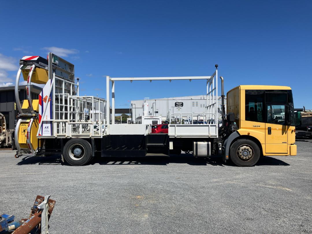 2009 Mercedes-Benz ECONIC 1824 – 198 | Courier Van For Sale | Commercial Vehicle Finance