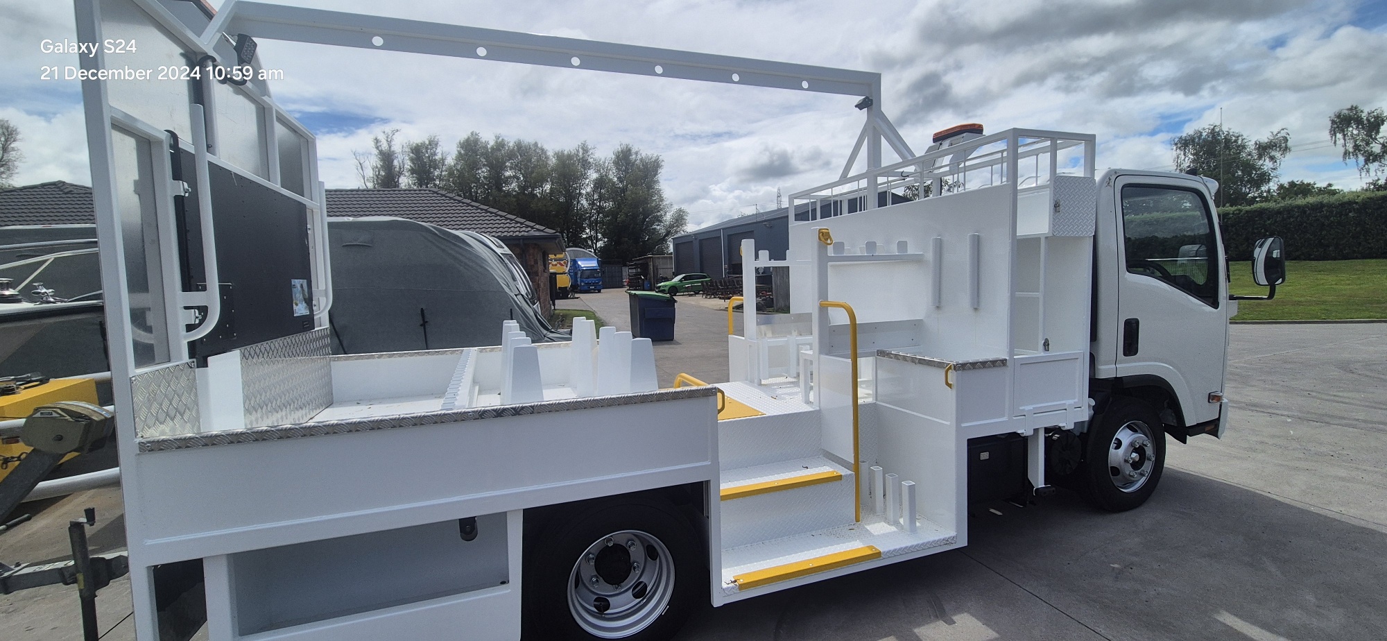 2025 Isuzu npr325 – 537 | Courier Van For Sale | Commercial Vehicle Finance